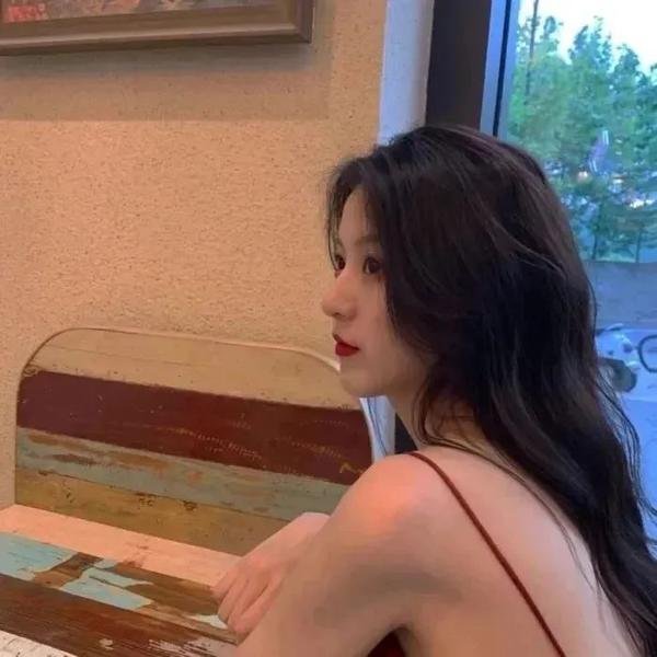 湖畔的女人们